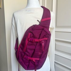 Patagonia ATOM 9L sling/backpack rare fuschia colour